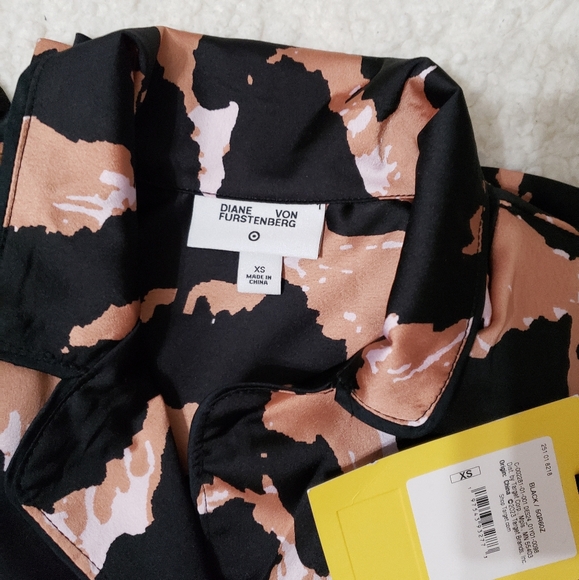 DVF for Target 2pc Long Sleeve Notch Collar Top & Shorts Leopard Pajamas… - Picture 13 of 14
